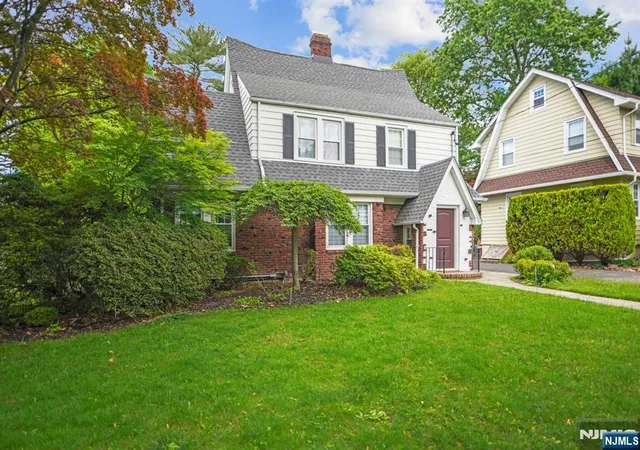 Photo 2 of Single family home for sale at 735 Summit Ave, River Edge, NJ 07661 | MLS# 26034288 | Listing updated on 2026-10-13