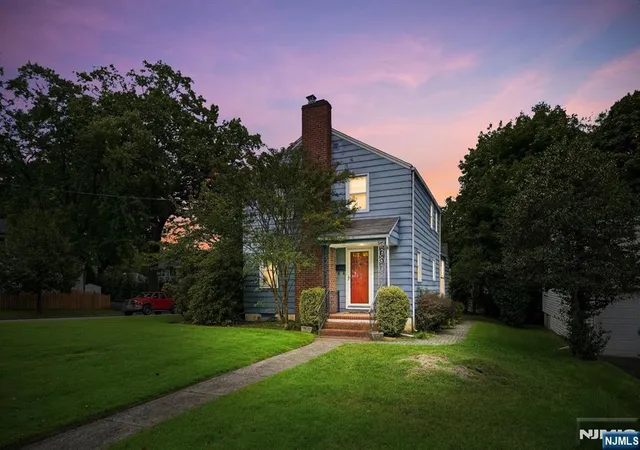 Photo 1 of Sale Pending at 125 Midwood Rd, Glen Rock, NJ 07452 | MLS# 26034328 | Listing updated on 2026-10-13