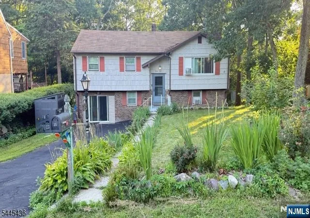 Photo 1 of Single family home for sale at 35 Lakeview Rd, Ringwood, NJ 07456 | MLS# 26034339 | Listing updated on 2026-09-10
