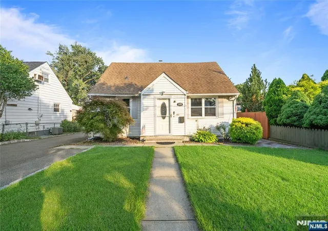 Photo 2 of Single family home for sale at 109 Maple Hl Rd, Clifton, NJ 07013 | MLS# 26034372 | Listing updated on 2026-09-10