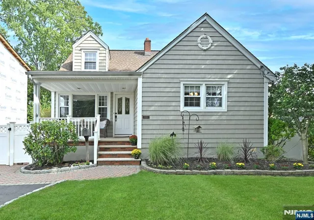 Photo 1 of Sale Pending at 700 Evans St, Paramus, NJ 07652 | MLS# 26034379 | Listing updated on 2026-10-13