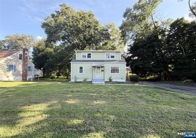 Photo 1 of Single family home for sale at 128 Catherine Ave, Mahwah, NJ 07430 | MLS# 26034412 | Listing updated on 2026-10-13