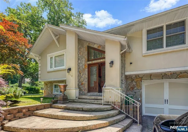 Photo 1 of Single family home for sale at 318 Briarcliff Ln, Paramus, NJ 07652 | MLS# 26034430 | Listing updated on 2026-10-18