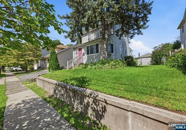 Photo 3 of Sale Pending at 809 Elm Ave, Ridgefield, NJ 07657 | MLS# 26034434 | Listing updated on 2026-10-13