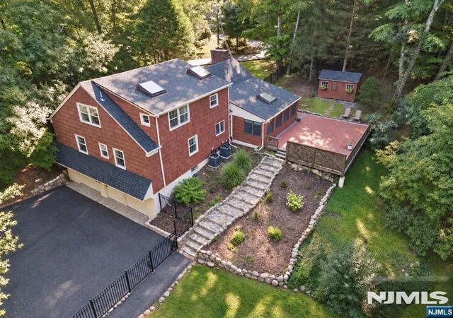 Single family home for sale at 3 Gravel Hl Rd, Kinnelon Borough, NJ 07405 | MLS# 26034474