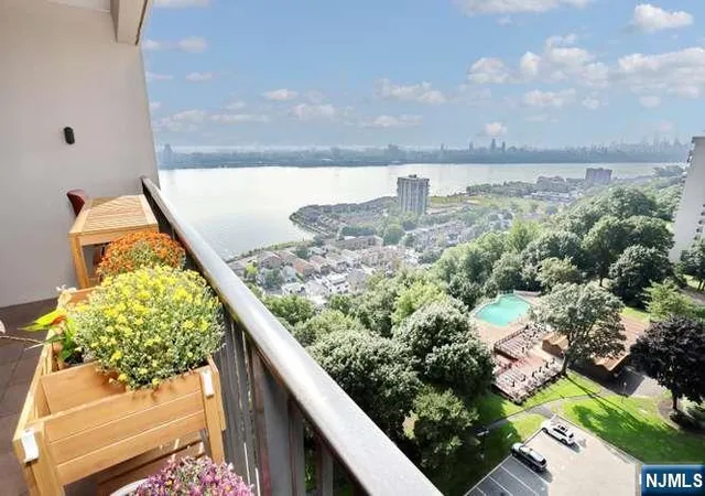 Photo 2 of Condo for sale at 5 Horizon Rd #1403, Fort Lee, NJ 07024 | MLS# 26034549 | Listing updated on 2026-09-23