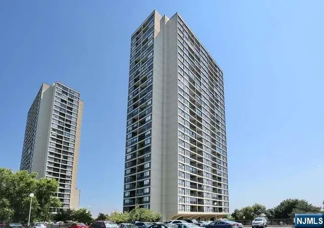 Photo 3 of Condo for sale at 5 Horizon Rd #1403, Fort Lee, NJ 07024 | MLS# 26034549 | Listing updated on 2026-09-23
