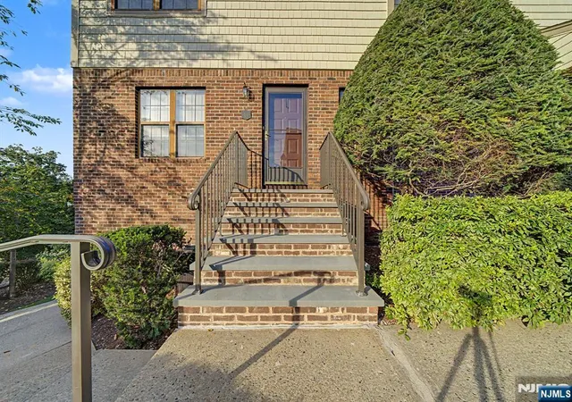 Photo 2 of Sale Pending at 101 Oak St #E7, Oakland, NJ 07436 | MLS# 26034550 | Listing updated on 2026-09-22