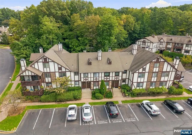 Photo 3 of Condo for sale at 2902 Mark Twain Way, Mahwah, NJ 07430 | MLS# 26034574 | Listing updated on 2026-09-24