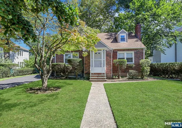 Photo 2 of Sale Pending at 979 River Rd, New Milford, NJ 07646 | MLS# 26034617 | Listing updated on 2026-10-13
