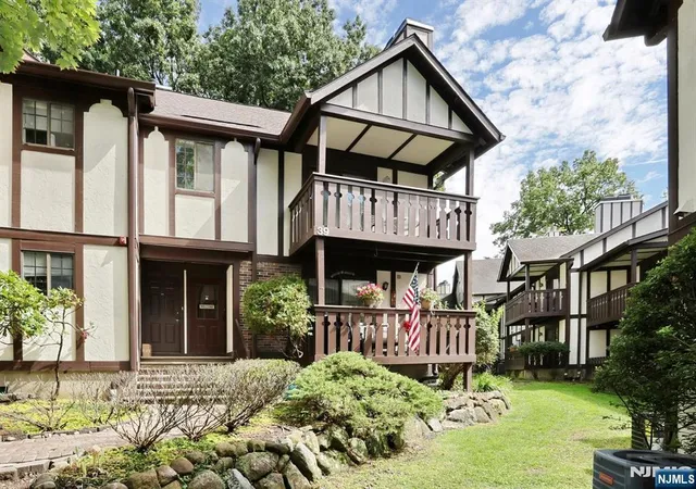 Photo 3 of Sale Pending at 3916 Melville Ct #3916, Mahwah, NJ 07430 | MLS# 26034619 | Listing updated on 2026-09-25