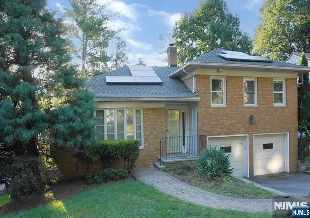 Photo 2 of Single family home for sale at 8 S Mountain Way, West Orange, NJ 07052 | MLS# 26034634 | Listing updated on 2026-10-13
