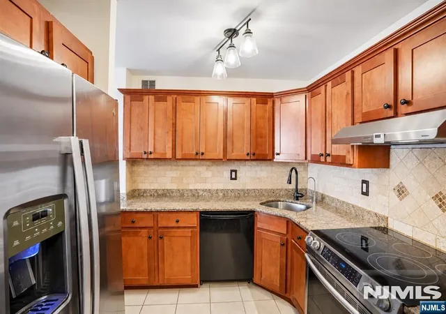 Photo 3 of Condo for sale at 770 Anderson Ave #11C, Cliffside Park, NJ 07010 | MLS# 26034658 | Listing updated on 2026-10-11