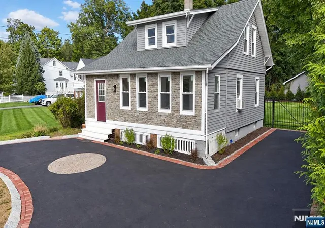 Photo 1 of Single family home for sale at 754 Wyckoff, Wyckoff, NJ 07481 | MLS# 26034677 | Listing updated on 2026-10-13