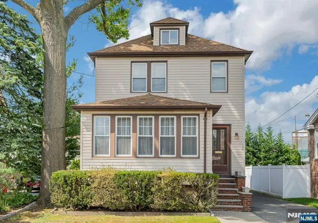 Photo 1 of Sale Pending at 527 Brandon Pl, Cliffside Park, NJ 07010 | MLS# 26034686 | Listing updated on 2026-10-13