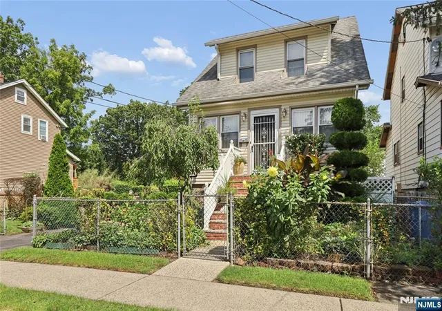Photo 3 of Single family home for sale at 205 Warren St, Englewood, NJ 07631 | MLS# 26034697 | Listing updated on 2026-10-13