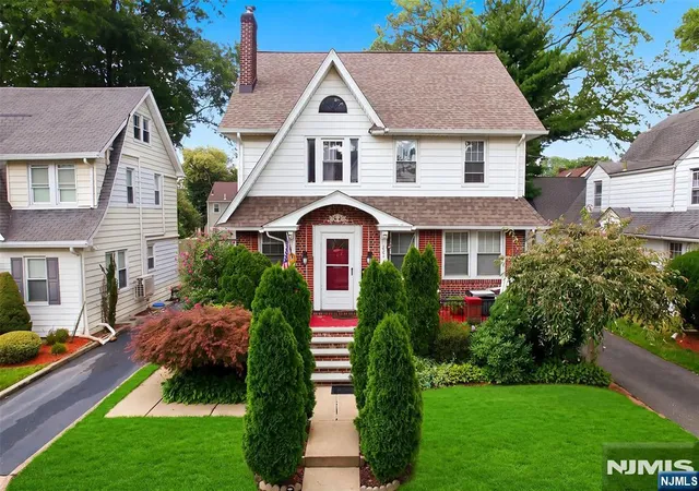 Photo 1 of Single family home for sale at 351 W Griggs Ave, Teaneck, NJ 07666 | MLS# 26034716 | Listing updated on 2026-10-13
