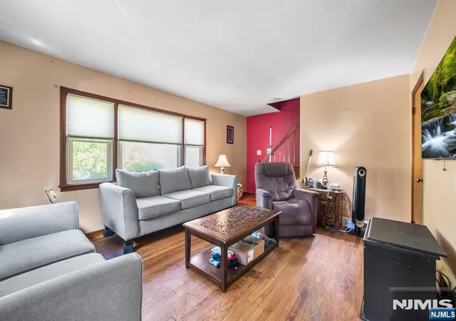 Photo 3 of Single family home for sale at 552 N Main St, Lodi, NJ 07644 | MLS# 26034874 | Listing updated on 2026-10-14