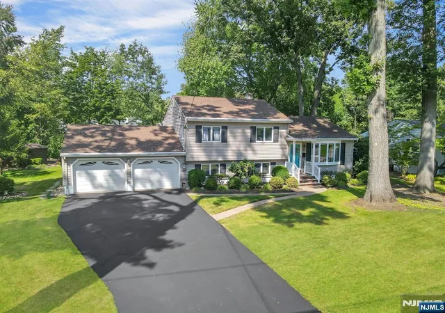 Photo 1 of Sale Pending at 27 Mary Ln, Waldwick, NJ 07463 | MLS# 26034875 | Listing updated on 2026-10-13