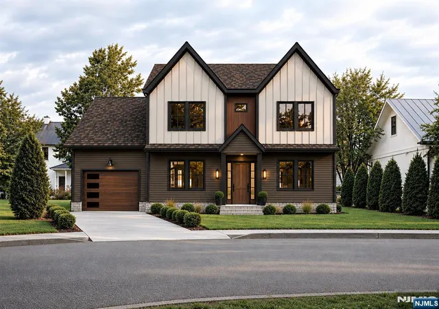 Photo 1 of Single family home for sale at 193 Oak Ln, New Milford, NJ 07646 | MLS# 26034883 | Listing updated on 2026-10-13