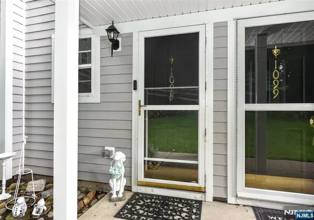 Photo 3 of Sale Pending at 1098 Devon Ct #1098, Mahwah, NJ 07430 | MLS# 26034917 | Listing updated on 2026-10-13