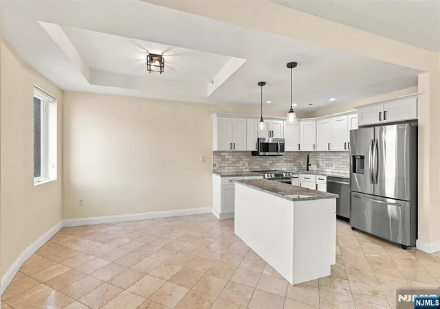 Listing Photo 2 - Condo for sale in building located at 399 11Th St, Palisades Park, NJ 07650 - Unit #206