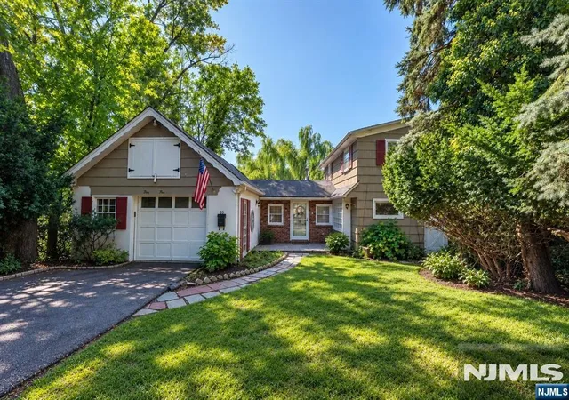 Photo 1 of Single family home for sale at 55 Park Ave, Hillsdale, NJ 07642 | MLS# 26035000 | Listing updated on 2026-10-13