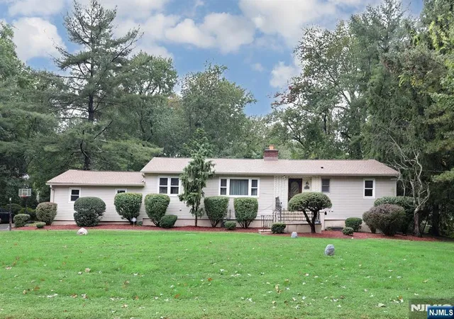Photo 1 of Land for sale at 331 Forest Glen Ave, Franklin Lakes, NJ 07417 | MLS# 26035035 | Listing updated on 2026-10-13
