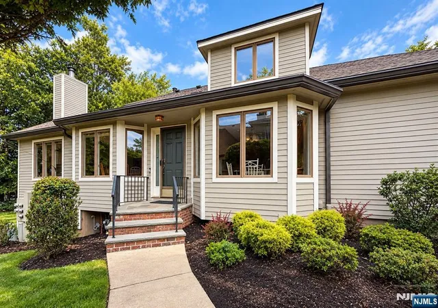 Photo 1 of Sale Pending at 125 Lakeview Dr #125, Old Tappan, NJ 07675 | MLS# 26035058 | Listing updated on 2026-10-07