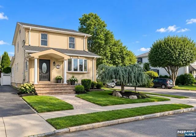 Photo 1 of Single family home for sale at 29 Devon St, North Arlington, NJ 07031 | MLS# 26035136 | Listing updated on 2026-10-30