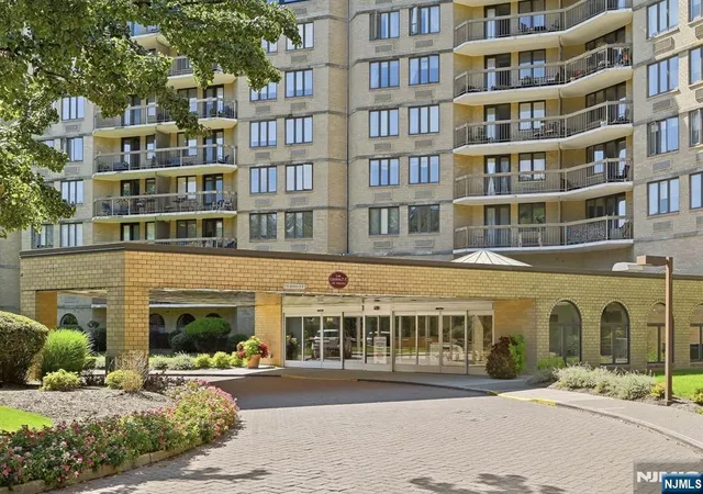 Photo 2 of Sale Pending at 10 Smith Manor Blvd, West Orange, NJ 07052 | MLS# 26035141 | Listing updated on 2026-10-13