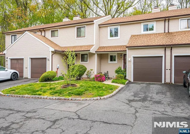 Photo 3 of Townhouse for sale at 12 Tulip Ct, Edison, NJ 08820 | MLS# 26035185 | Listing updated on 2026-10-13