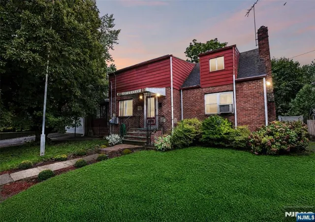 Photo 1 of Single family home for sale at 513 Chestnut Pl, Teaneck, NJ 07666 | MLS# 26035220 | Listing updated on 2026-10-27