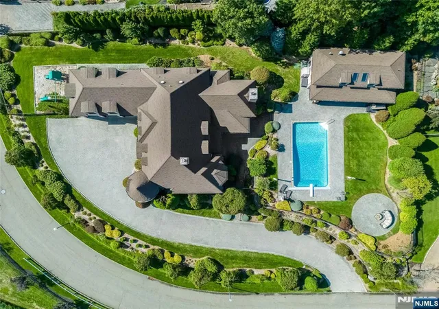 Single family home for sale at 15 Mountainview Ct, Totowa, NJ 07512 | MLS# 26035238