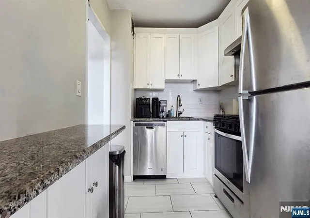 Photo 3 of Condo for sale at 201 Bridge Plz #9G, Fort Lee, NJ 07024 | MLS# 26035247 | Listing updated on 2026-10-05