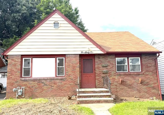 Photo 1 of Single family home for sale at 162 Sheridan Ave, Clifton, NJ 07011 | MLS# 26035338 | Listing updated on 2026-10-27