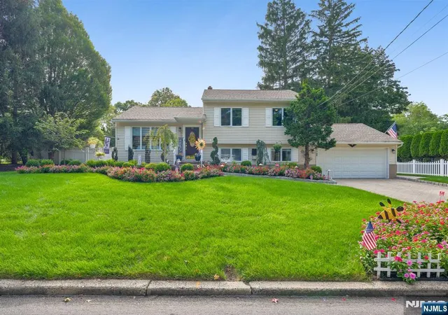 Photo 2 of Sale Pending at 18 Murray Rd, Montvale, NJ 07645 | MLS# 26035375 | Listing updated on 2026-10-13
