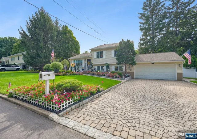 Photo 3 of Sale Pending at 18 Murray Rd, Montvale, NJ 07645 | MLS# 26035375 | Listing updated on 2026-10-13