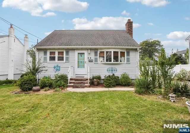 Photo 1 of Single family home for sale at 6 Summit Ave, Waldwick, NJ 07463 | MLS# 26035467 | Listing updated on 2026-10-13