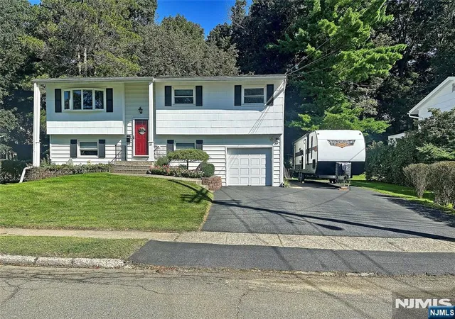 Photo 2 of Single family home for sale at 25 Kory Rd, Newton, NJ 07860 | MLS# 26035531 | Listing updated on 2026-10-13