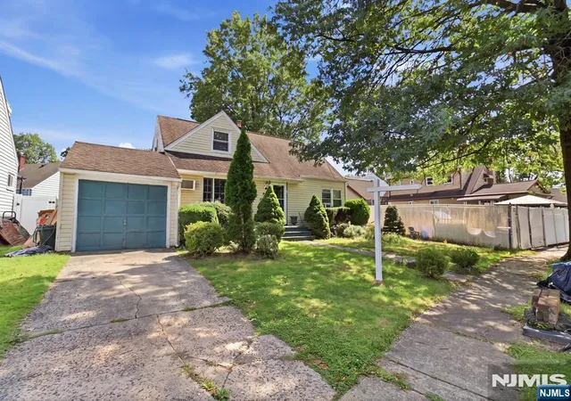 Photo 2 of Single family home for sale at 2 Yolanda Pl, Lodi, NJ 07644 | MLS# 26035560 | Listing updated on 2026-10-16