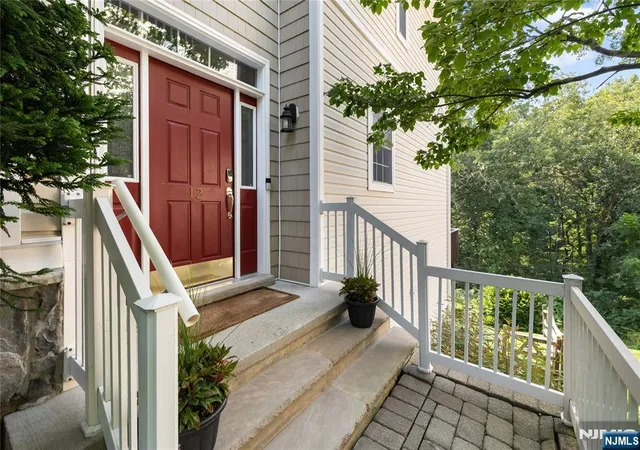 Photo 3 of Single family home for sale at 12 Timberline Ln, Oakland, NJ 07436 | MLS# 26035605 | Listing updated on 2026-10-13