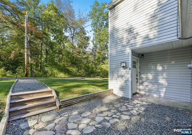 Photo 2 of Sale Pending at 4 Quail Rd, Sparta, NJ 07871 | MLS# 26035642 | Listing updated on 2026-10-13