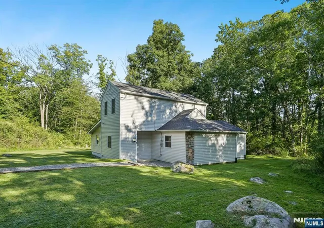 Photo 3 of Sale Pending at 4 Quail Rd, Sparta, NJ 07871 | MLS# 26035642 | Listing updated on 2026-10-13