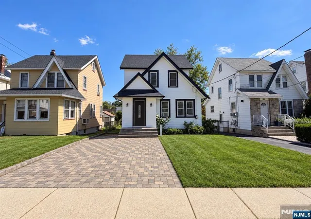 Photo 1 of Single family home for sale at 693 Chestnut Ave, Teaneck, NJ 07666 | MLS# 26035725 | Listing updated on 2026-10-13