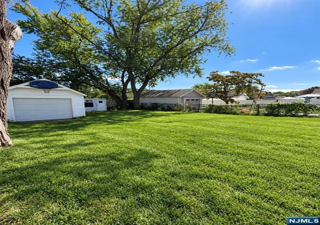 Photo 3 of Single family home for sale at 693 Chestnut Ave, Teaneck, NJ 07666 | MLS# 26035725 | Listing updated on 2026-10-13
