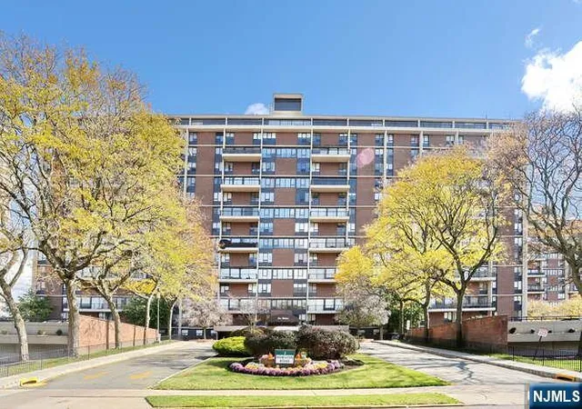 Photo 1 of House for sale at 2 Horizon Rd #404, Fort Lee, NJ 07024 | MLS# 26035771 | Listing updated on 2026-09-20