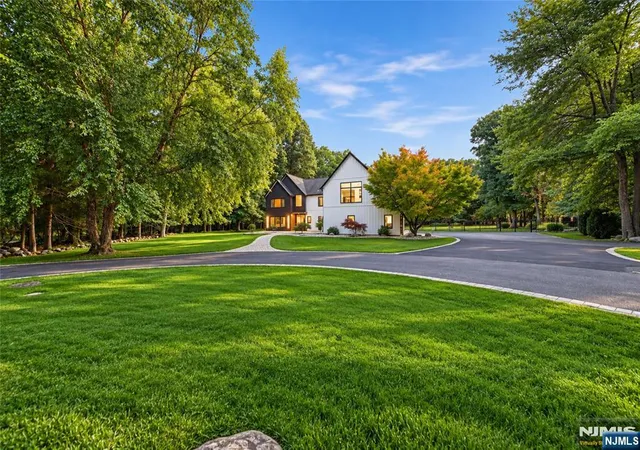 Photo 2 of Sale Pending at 8 Airmont Ave, Mahwah, NJ 07430 | MLS# 26035774 | Listing updated on 2026-10-13
