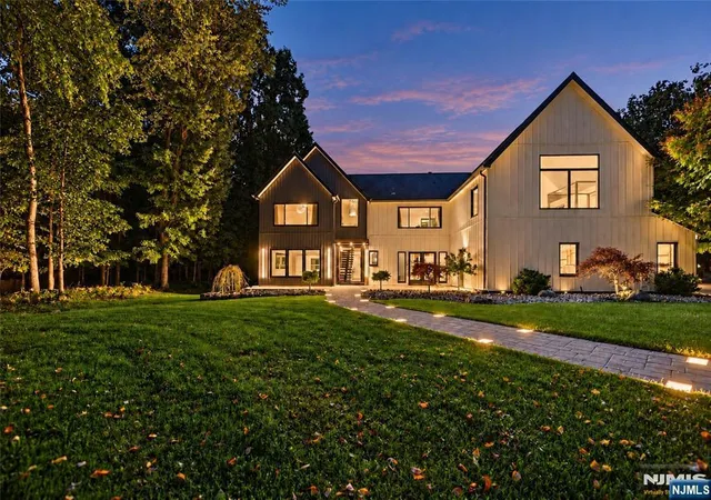 Photo 3 of Sale Pending at 8 Airmont Ave, Mahwah, NJ 07430 | MLS# 26035774 | Listing updated on 2026-10-13
