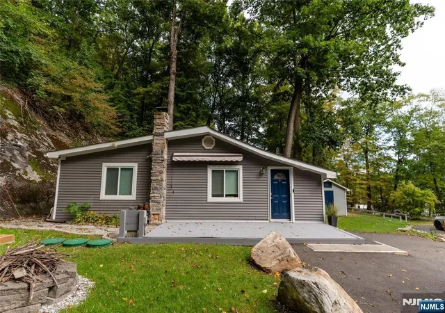 Photo 1 of Land for sale at 6 Oak Ln, Hardyston, NJ 07460 | MLS# 26035782 | Listing updated on 2026-10-14